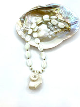 “Kochilium” mother of pearl necklace