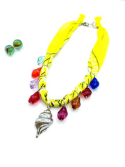 BANDANA NECKLACE YELLOW / ''BURU'' CHARMS