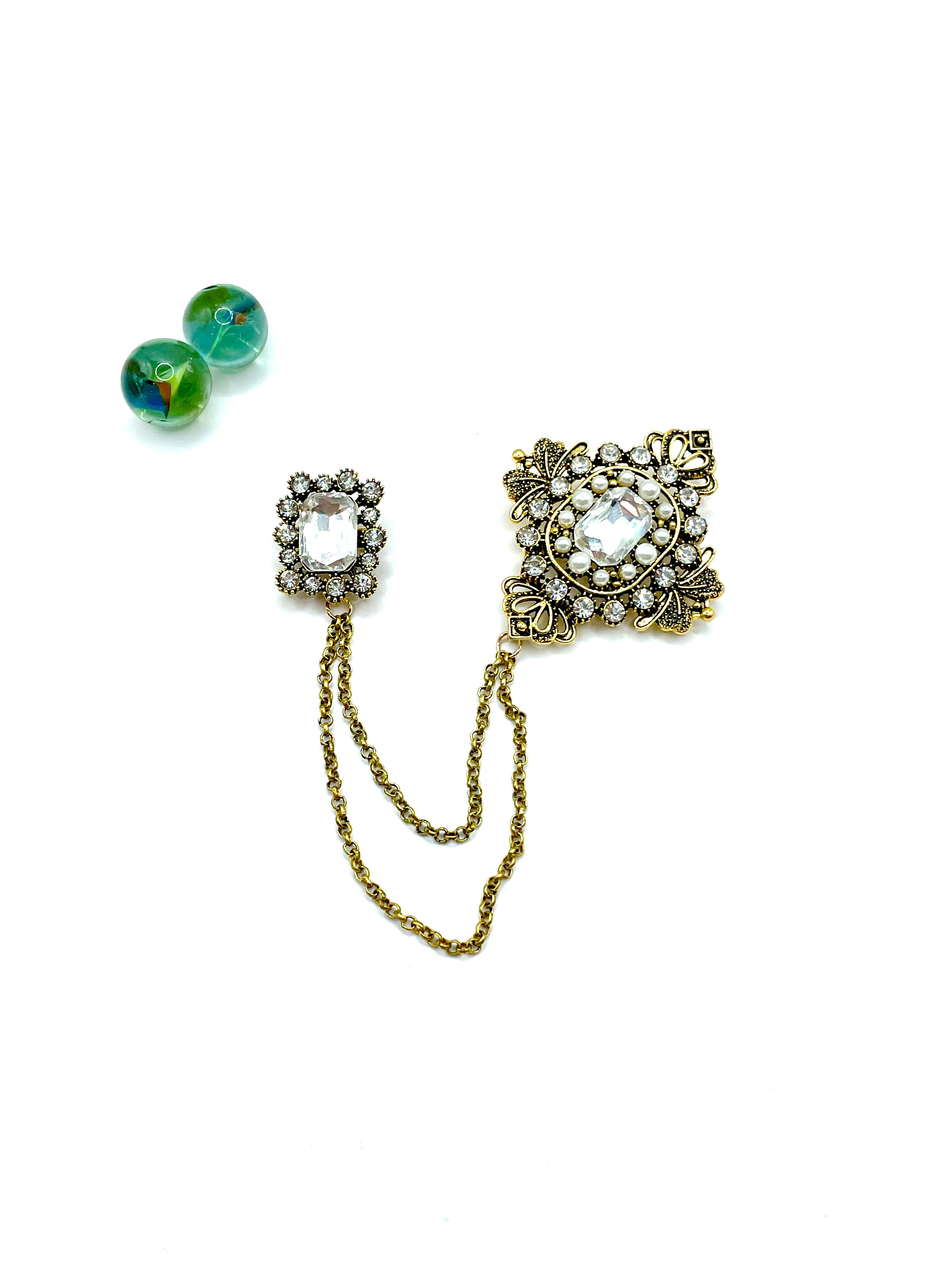 “Queen” brooch (2 pins / white )