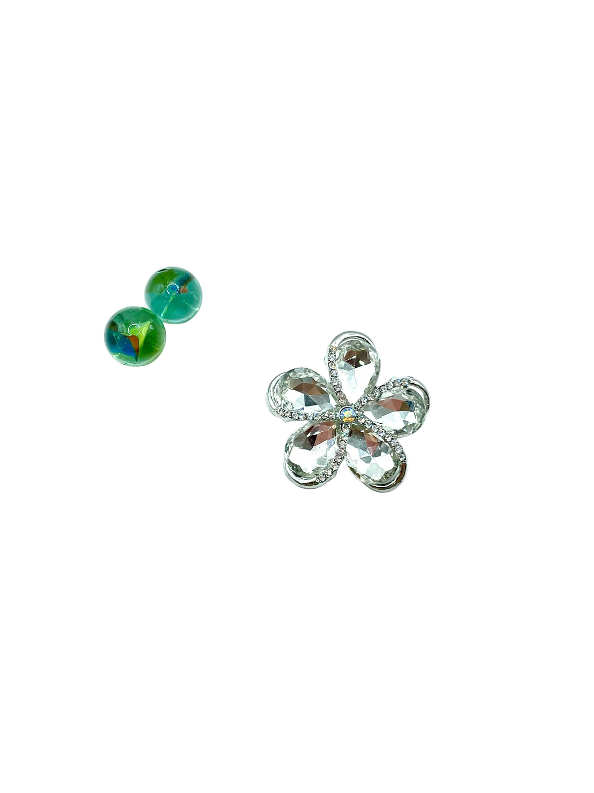 “Flora” brooch (white)