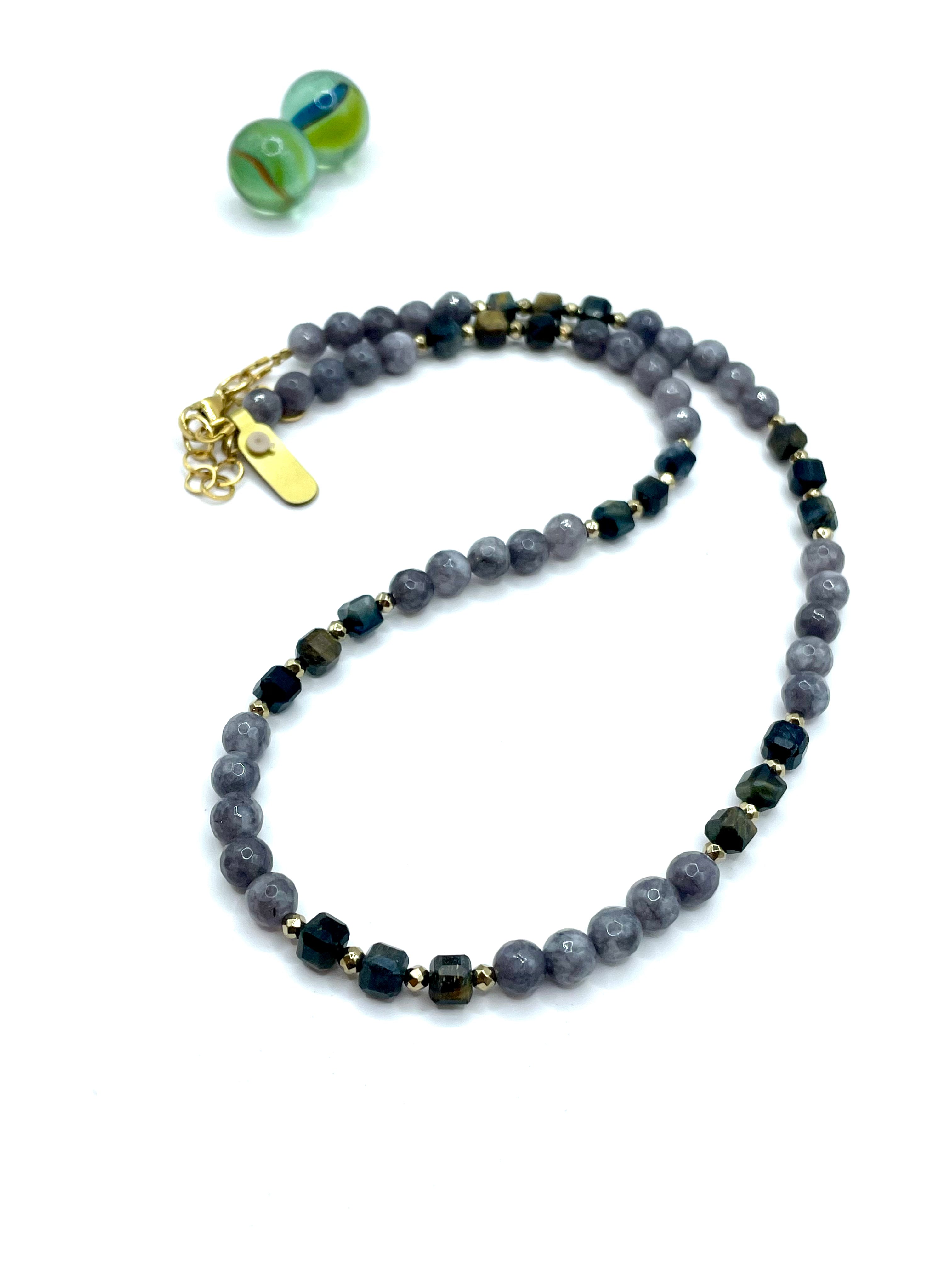 Agate & eagle's eye “cubes” GRAY necklace