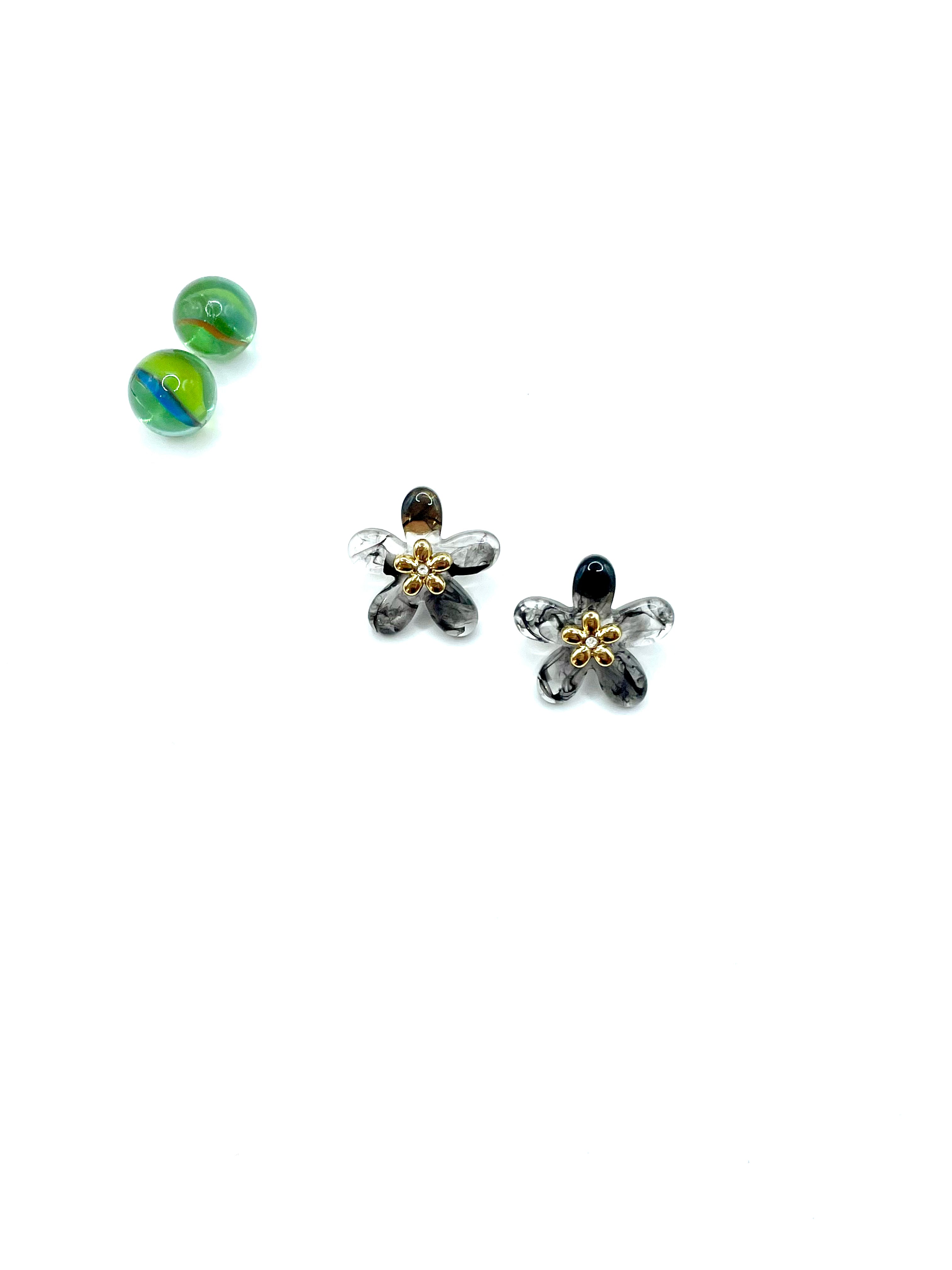 ''ANTHRACITE'' STUD EARRINGS (flowers)