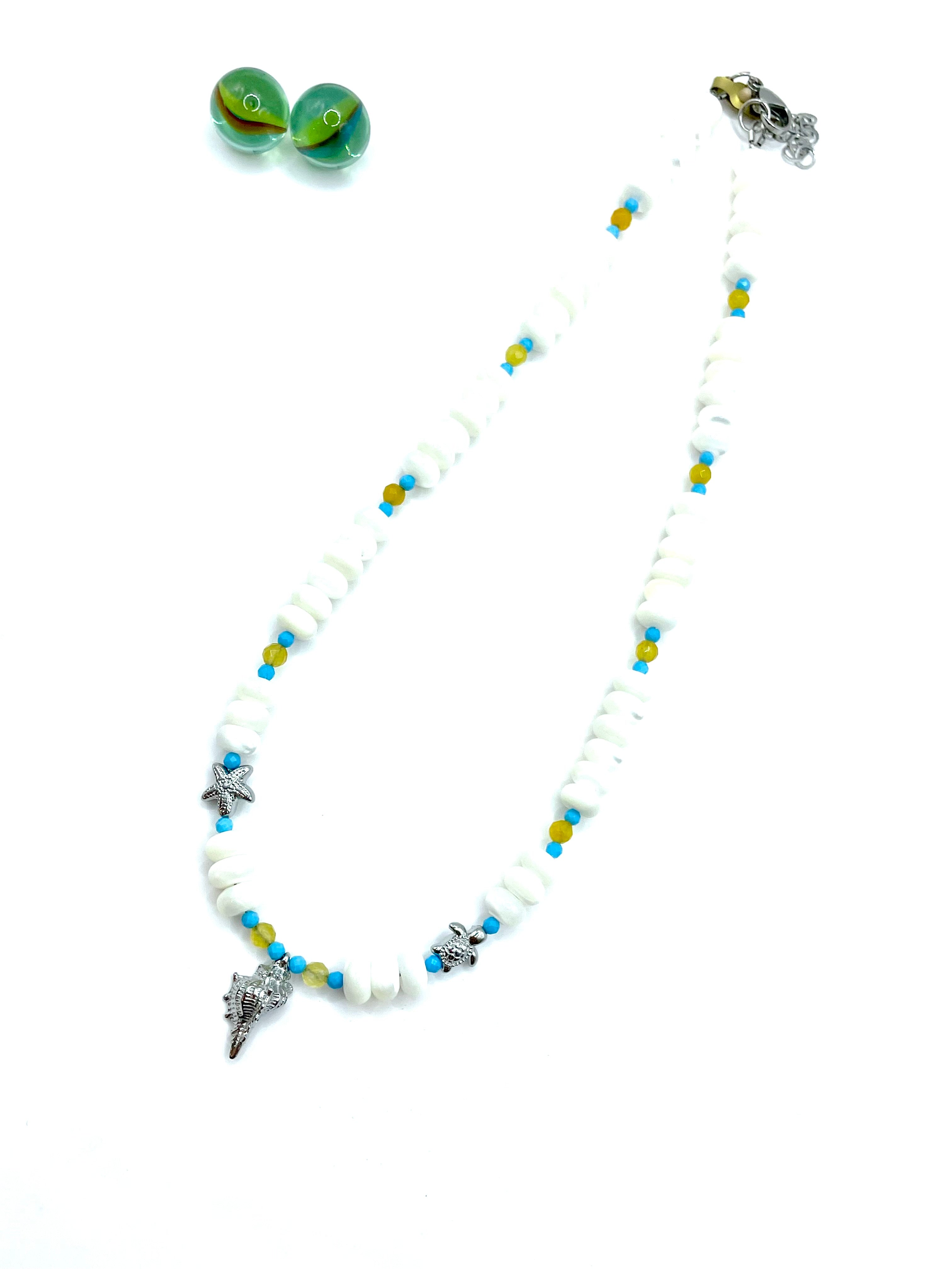 ''Mother of pearl'' summer necklace (white)