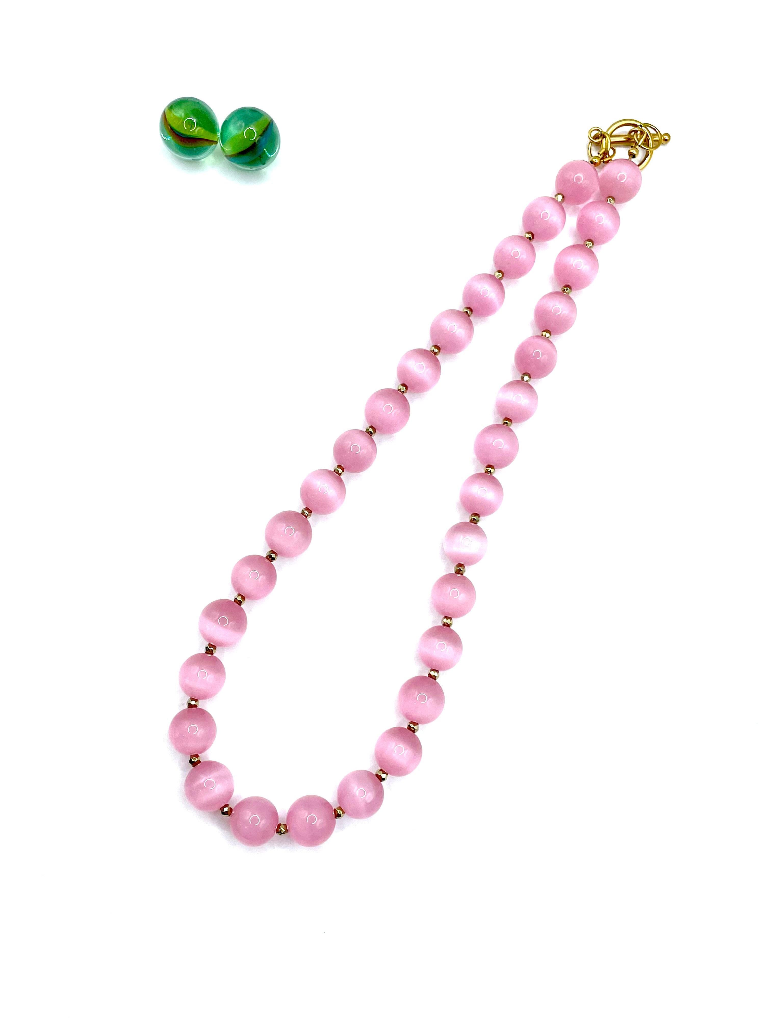 “Cat’s eye” necklace