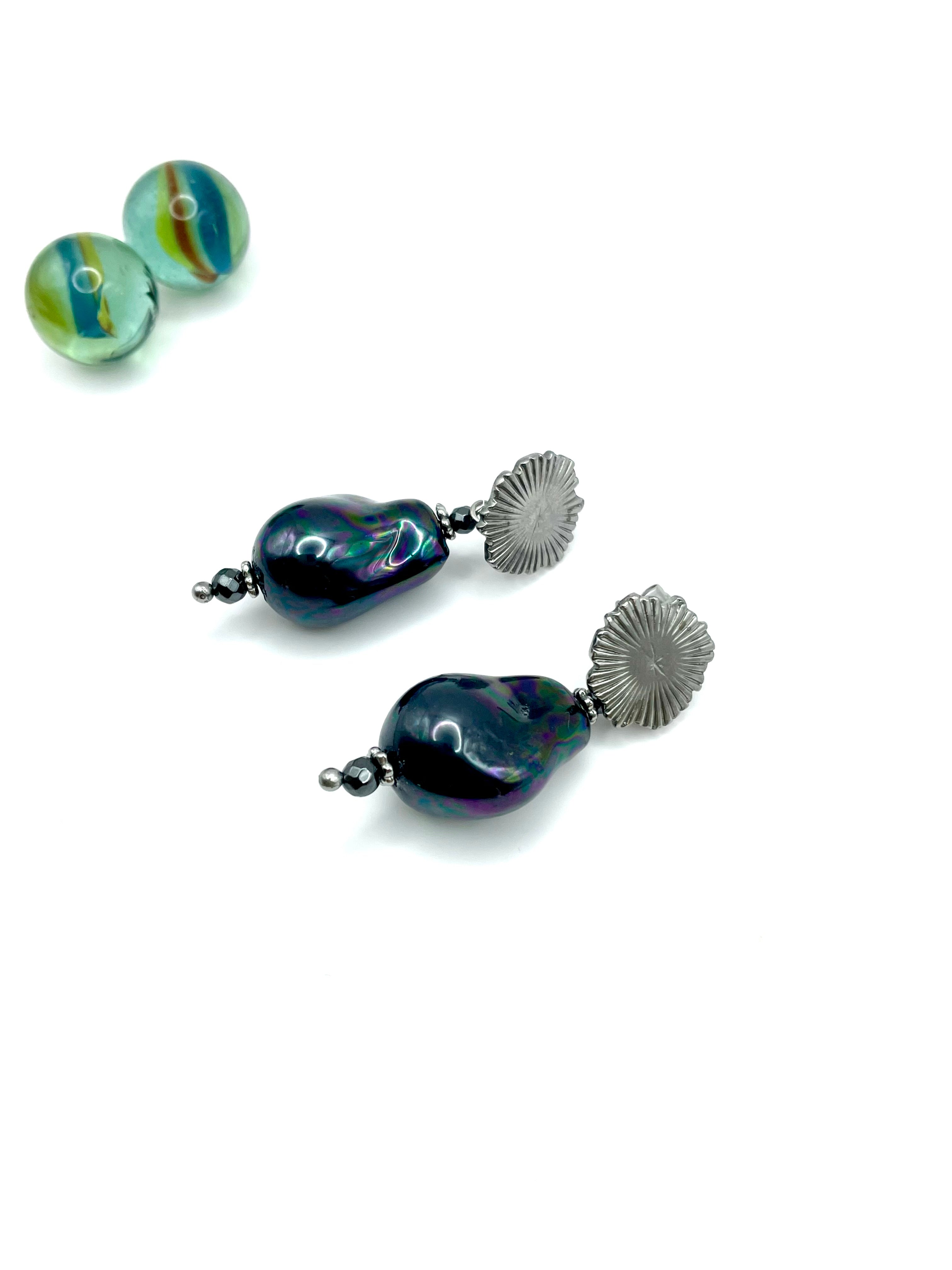 ''JASMINE'' BAROQUE SHELL PEARL DANGLES ( black )