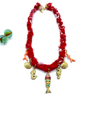 BANDANA NECKLACE RED BRAID / GOLD CHARMS (ST.STEEL)